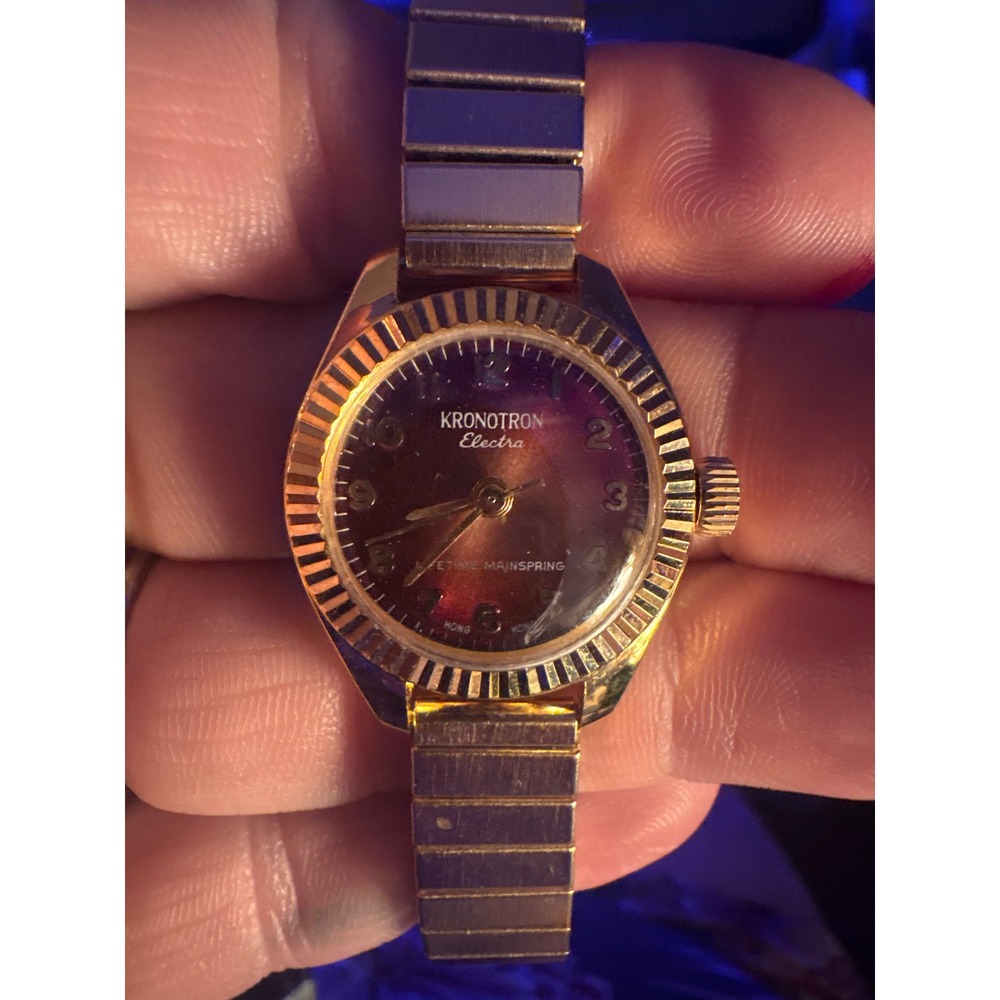 Vintage Kronotron Electra Gold Tone Fluted Bezel Expansion Band Watch Womens